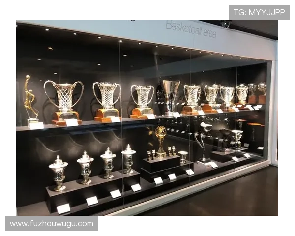 马卡：皇马拍卖伯纳乌球场历史物品，包括7号储物柜等